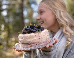 Mustikkainen täytekakku fylld kaka med blåbär