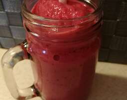 Delicious lingonberry and strawberry smoothie