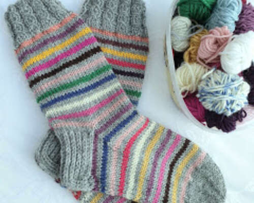 DIY: Raitaiset jämälankasukat - kiitos sukkal...