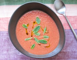 Vesimeloni & tomaattigazpacho