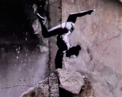 Banksy sodan runtelemassa Ukrainassa
