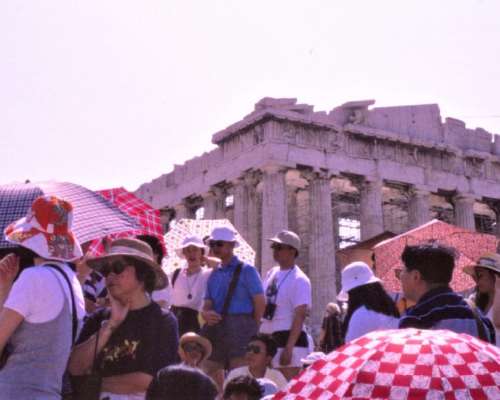 Kreikka rajoittaa Akropolis-käyntejä