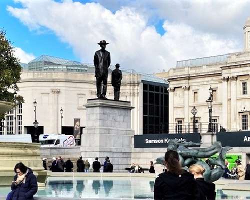 Lontoon Trafalgar Squaren vaihtuva veistos ke...
