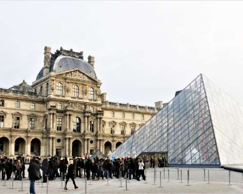 Louvre rajoittaa kävijämääriä