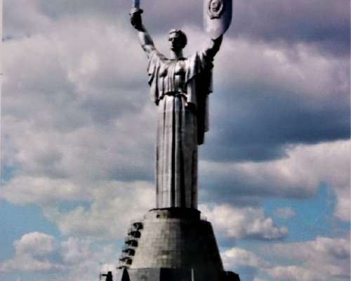 Ukrainalaiset haluavat Äiti Synnyinmaa -patsa...