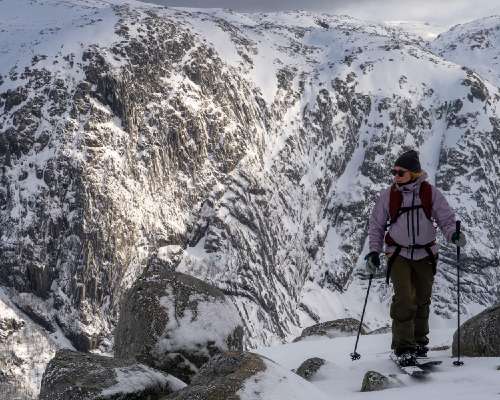 Seikkailuita Norjan vuorilla ja lumivyöryn op...