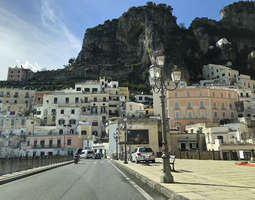 Amalfi Amalfin rannikon maisemareitin nimikkokylä