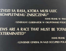 Auschwitz-Birkenaun keskitysleirimuseo mietit...