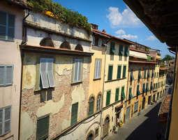 Lucca on yhtä kuin muuri, tornit ja Puccini