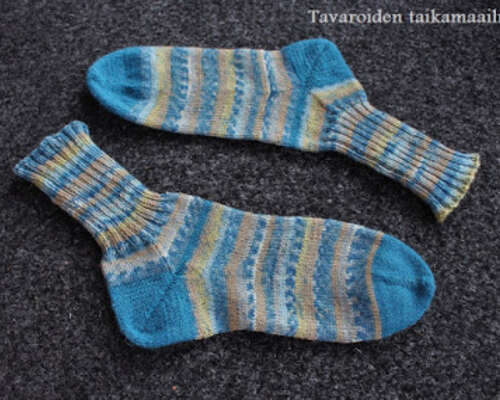 Toukokuun väriset sukat