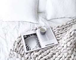 Knitted blanket - a winter must have