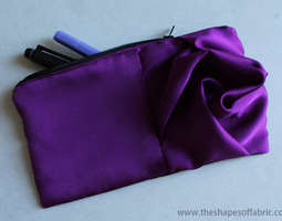 How to make a zipper pouch with a rose motif