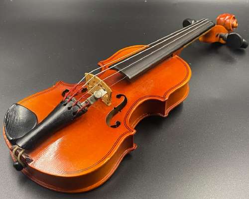Myydään hieno Suzuki viulu kokoa 1/32