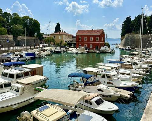 Kroatian Zadar- viehättävä historiallinen kau...