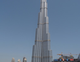 Burj Khalifa ja järjettömän kokoinen ostari T...