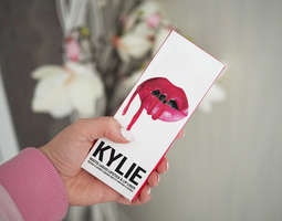 Kylie Jenner FAKE lip kit review