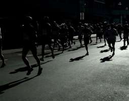 London Marathon: Mo Farah vs Eliud Kipchoge o...