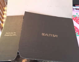 Beauty Bay -tilaus: Paul&Joe, Z Palette ja Ma...