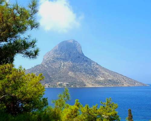 Telendos: piskuinen saari Kalymnoksen kupeessa