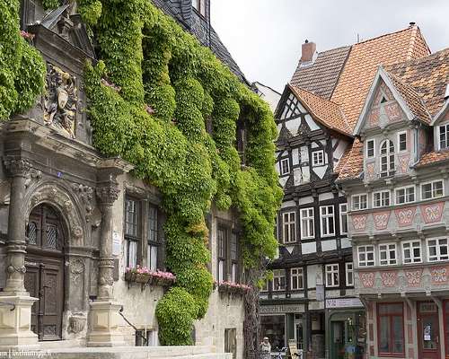 Kaunis ristikkotalojen Quedlinburg