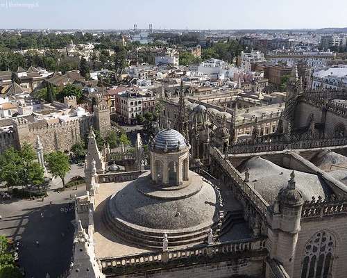 Mahtava kierros Sevillan katedraalin katolla
