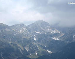 Vogel-vuorella hakemassa lintuperspektiiviä