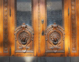 Ovi. Old doors