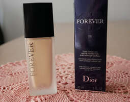 Testissä Dior Forever -uutuusmeikkivoide