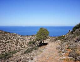 Luostareita ja salainen ranta Kreetan Akrotir...