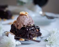 Stout snickers brownie (vegaaninen)