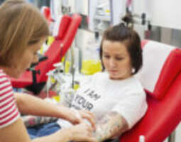 Ekaa kertaa verenluovutuksessa – tatuoinnit e...