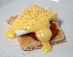 ”Eggs Benedict” tomaatilla