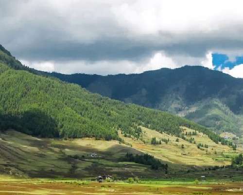 Piilotetut helmet Bhutanissa: Seikkailun ja v...