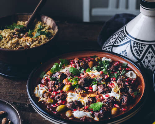 Marokkolaiset vegepyörykät ja tomaattitagine (V)