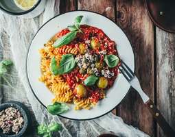 Vegetonnikala pasta puttanesca (vegaani, glut...