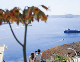 MATKAVINKKI: Santorini – kuvan kaunis pääkaup...