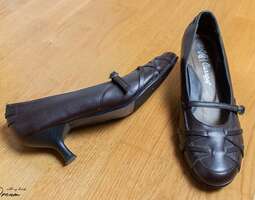 Making regency shoes – a little experiment in...