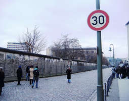 Berliinin muuri: Asiattomilta pääsy kielletty