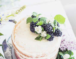 White Chocolate Raspberry Semi Naked cake & T...