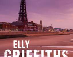 Elly Griffiths: Korppikuningas (Ruth Galloway #5)